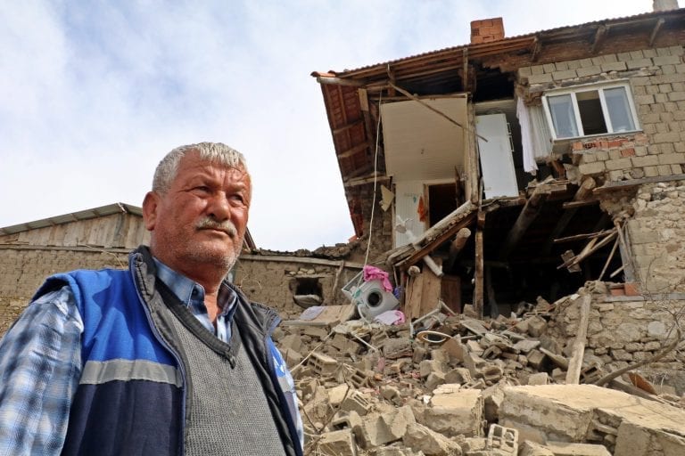 Acıpayam’daki Depremzedelere Ev Müjdesi