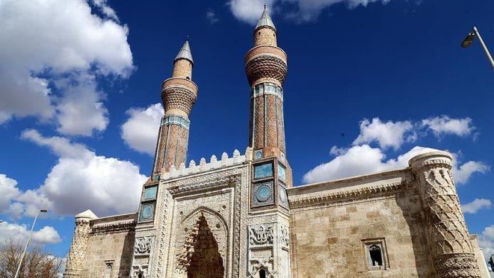 Sivas Gök Medrese’nin 22 Yıl Süren Restorasyonu Tamamlandı Sivas Gök Medrese’nin 22 Yıl Süren Restorasyonu Tamamlandı