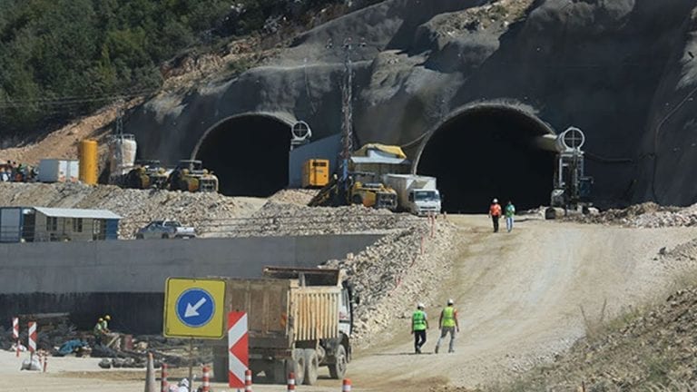 Türkiye'nin 40 Virajlı En Tehlikeli Yolunda, Tünel ve Yol Projesinde Sona Geliniyor