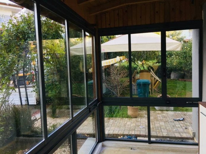 Evde Kalan Vatandaş Tadilata Başladı, Cam Balkon Talepleri Yüzde 181 Arttı!