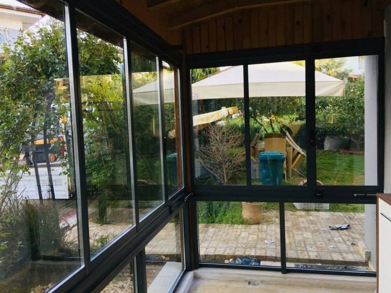 Evde Kalan Vatandaş Tadilata Başladı, Cam Balkon Talepleri Yüzde 181 Arttı!