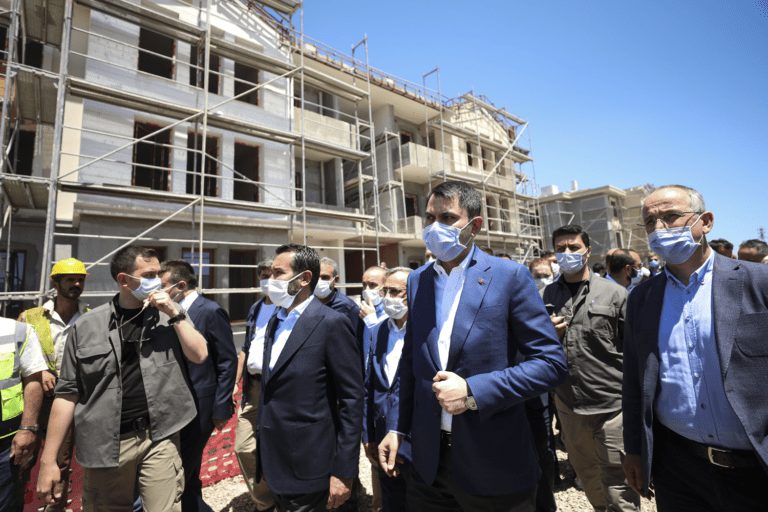 Bakan Murat Kurum'dan Son Dakika Açıklaması: Elazığ Deprem Konutları Ne Zaman Teslim Edilecek?