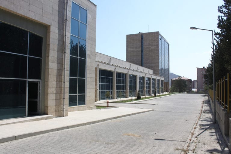TOKİ'den Mardin'e 72 Dükkanlı Ticaret Merkezi!