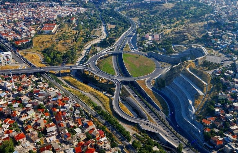 Hem Hükümet Konağı Hem Diş Hastanesi!