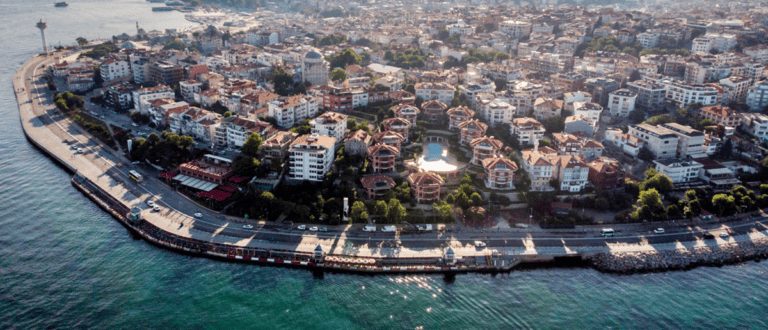 Üsküdar’da Depreme Dayanıksız Evler Yıkılıyor