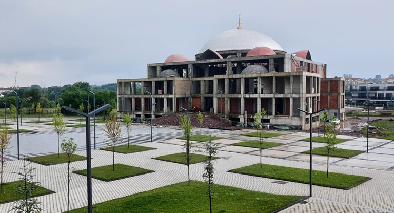 Kartepe Kent Meydanı Cami İnşaatı Devam Ediyor