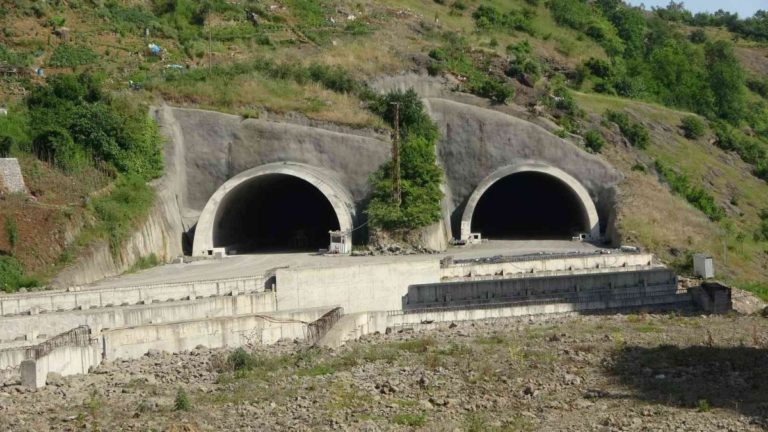 Çukurçayır-1 Tüneli’nde İnşaat Devam Ediyor