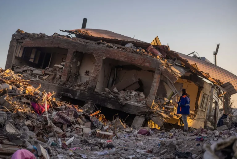Bakan Kurum Deprem Bölgesinin Yol Haritasını Paylaştı