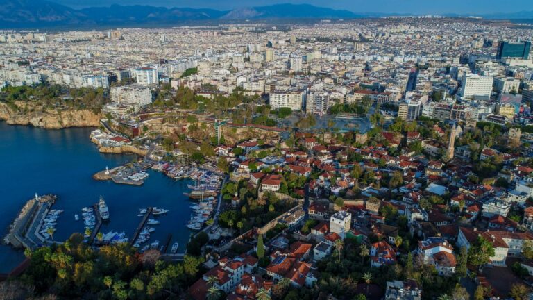 Antalya’da Ortalama Kira 13 Bin 15 TL, Ortalama Konut Satış Fiyatı İse 2 Milyon 831 Bin 520 TL Oldu