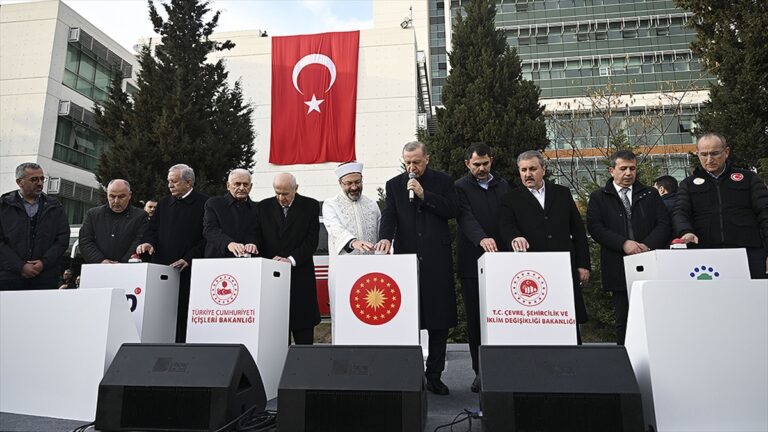 Deprem Konutlarının İlk Temeli Atıldı