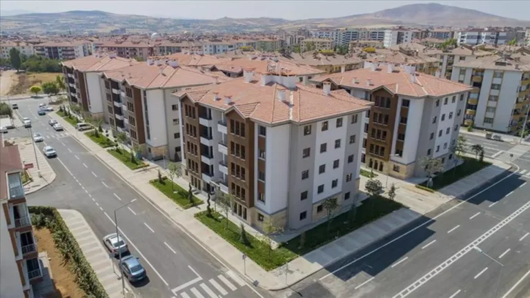 ‘’Konutları 1 Yıl Geçmeden Teslim Ettik’’