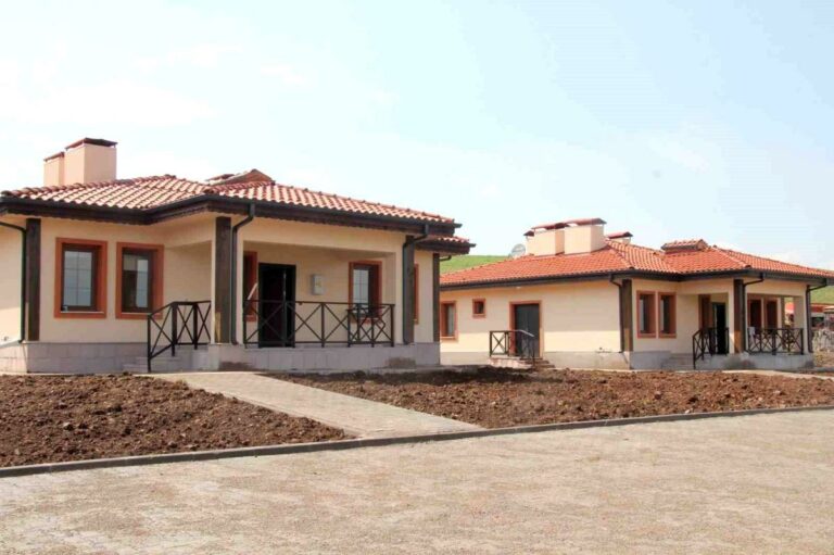 Gaziantep ve Kahramanmaraş’ta Köy Evlerinin Teslimi Yapıldı