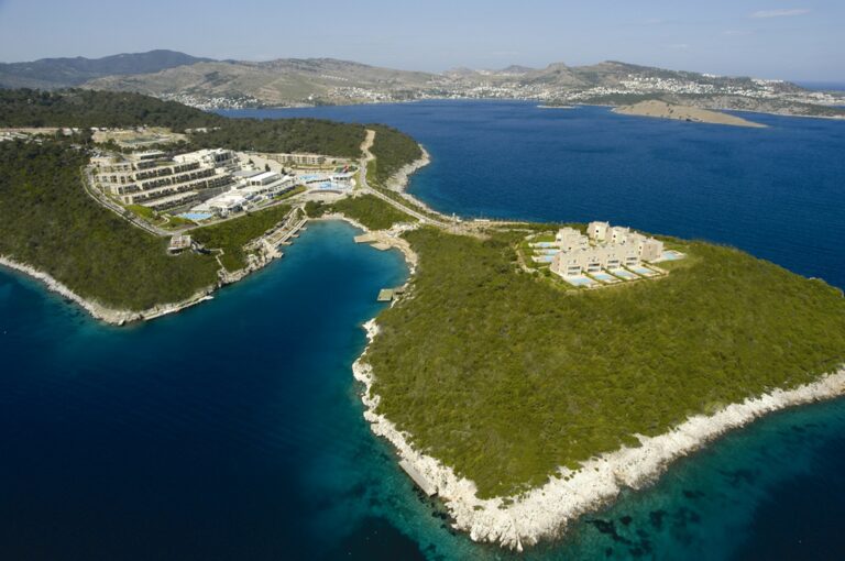 Voyage Hotel El Değiştirdi