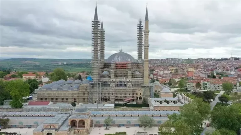 Selimiye Camisi’nin Ana Kubbesinde Kurşun Örtü Çalışmaları Tamamlandı