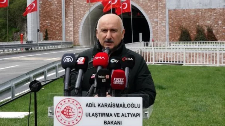 Ulaştırma Bakanı Karaismailoğlu, Zigana Tüneli’nde Açıklamalarda Bulundu