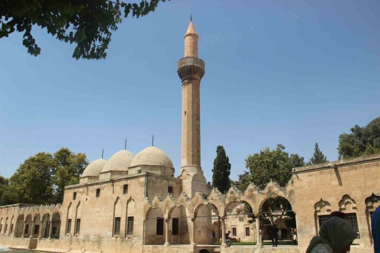 Dergah ve Rızvaniye Camilerinin Restorasyonu Tamamlandı