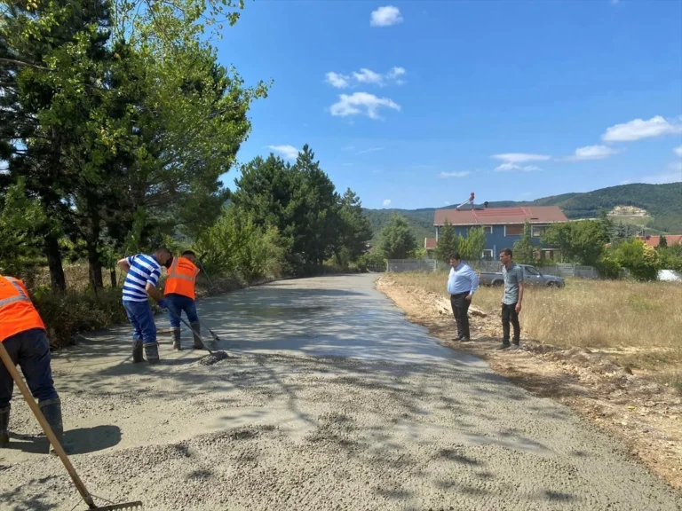 Kırklareli, Demirköy’de Yol Yapım Çalışmaları Devam Ediyor