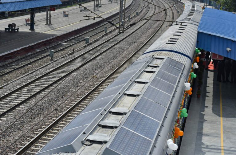 Hindistan’da Güneş Enerjili Tren Ağı Genişletiliyor