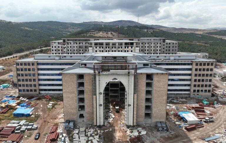 Sivas’ta Bin 71 Yataklı Hastane İnşaatı Hızla Sürüyor