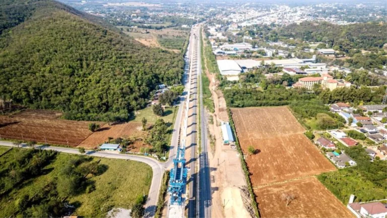 Çin-Tayland Demiryolu Projesinde İnşaat Çalışmaları Devam Ediyor