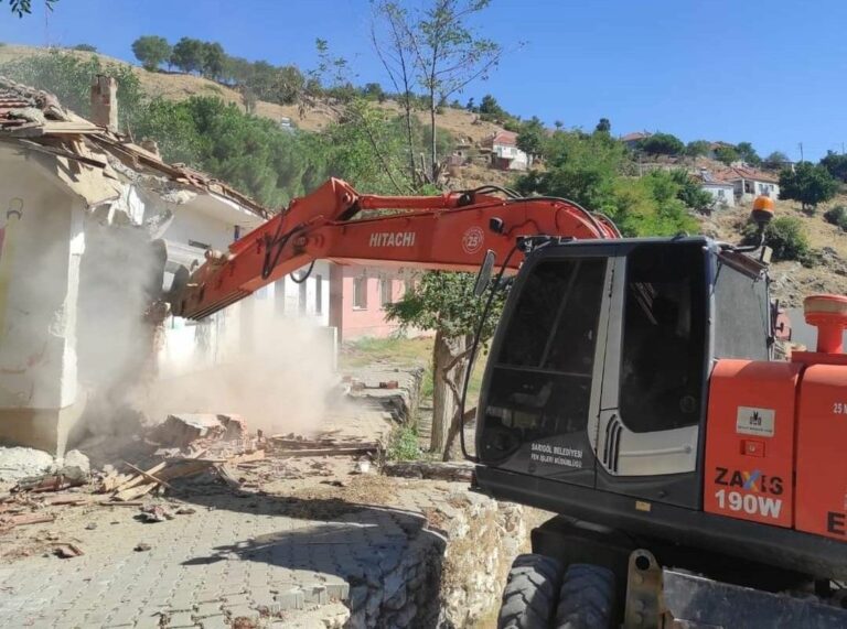Sarıgöl’de Köy Okulları Yenileniyor