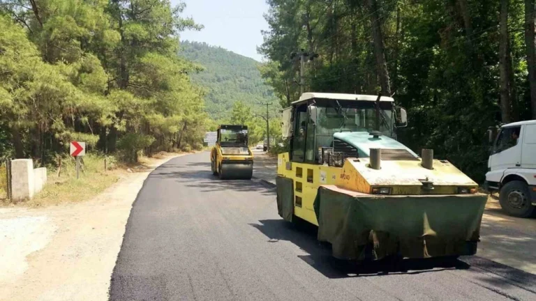 Marmaris’te Yol Yapım Çalışmaları Aralıksız Sürüyor