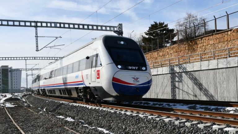 Hızlı Tren Ağı Karadeniz’e Ulaşacak