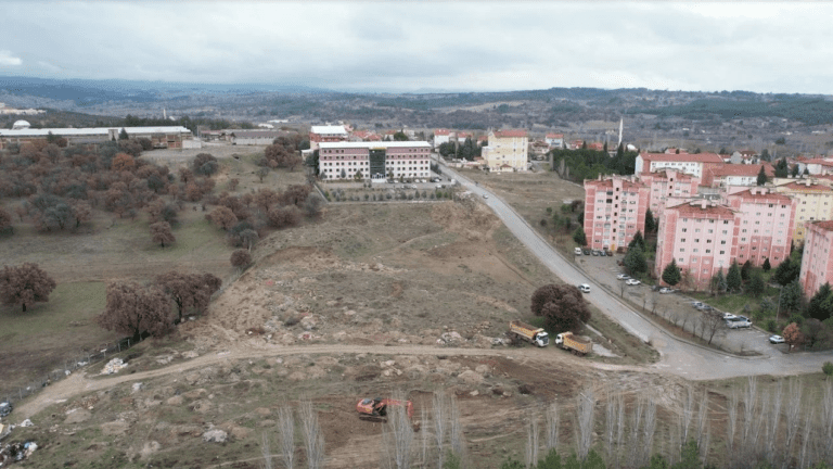 TOKİ 5. ETAP PROJESİ İÇİN İLK KAZMA VURULDU