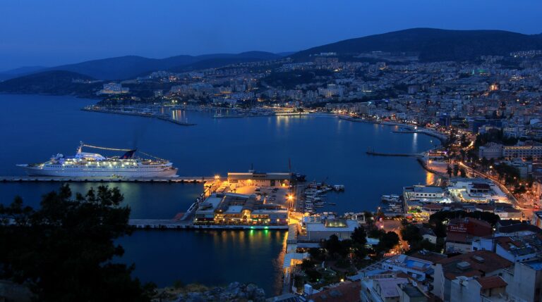 Kuşadası’nın yıldızı Başkan Ömer Günel ile yeniden parlıyor