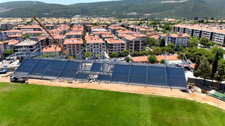 Muğla Atatürk Stadyumu yeniden yükseliyor: Yeni tribünler Eylül’e hazır olacak