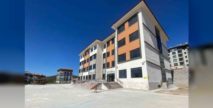 Balıkesir’de 3 okul yeni binalarında eğitime başladı