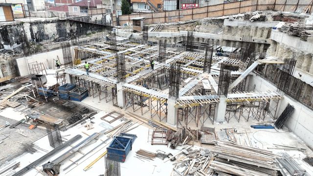 Dilovası Kent Meydanı Projesi’nde inşaat çalışmaları hızla ilerliyor