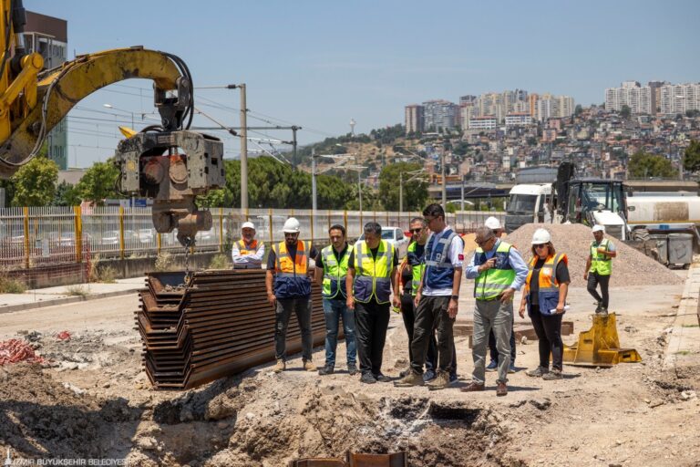 İzmir’de 3 milyar liralık alt yapı dönüşümü sürüyor